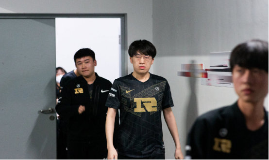 他们需要在 他们需要在